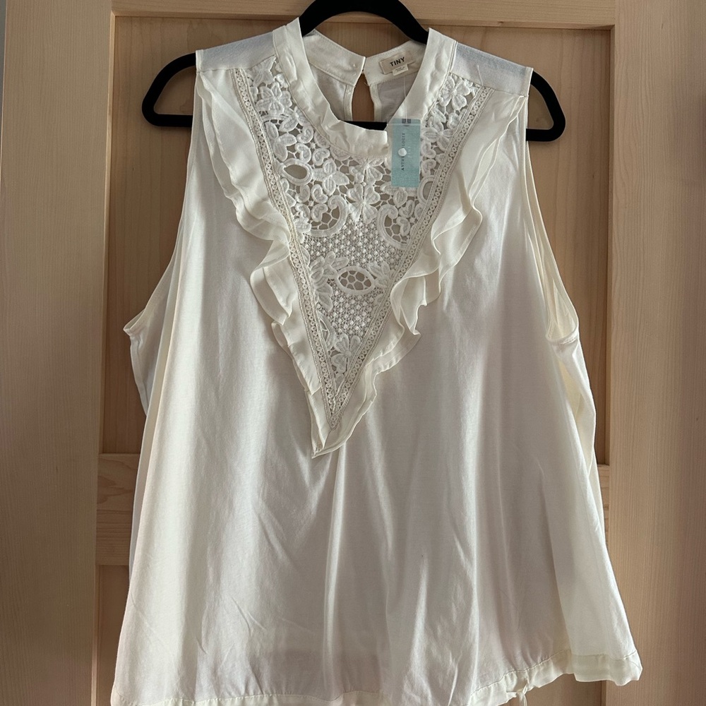 Cream colored Tiny brand sleeveless blouse
